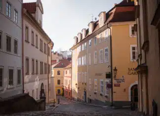 Rue dans une ville en Isère